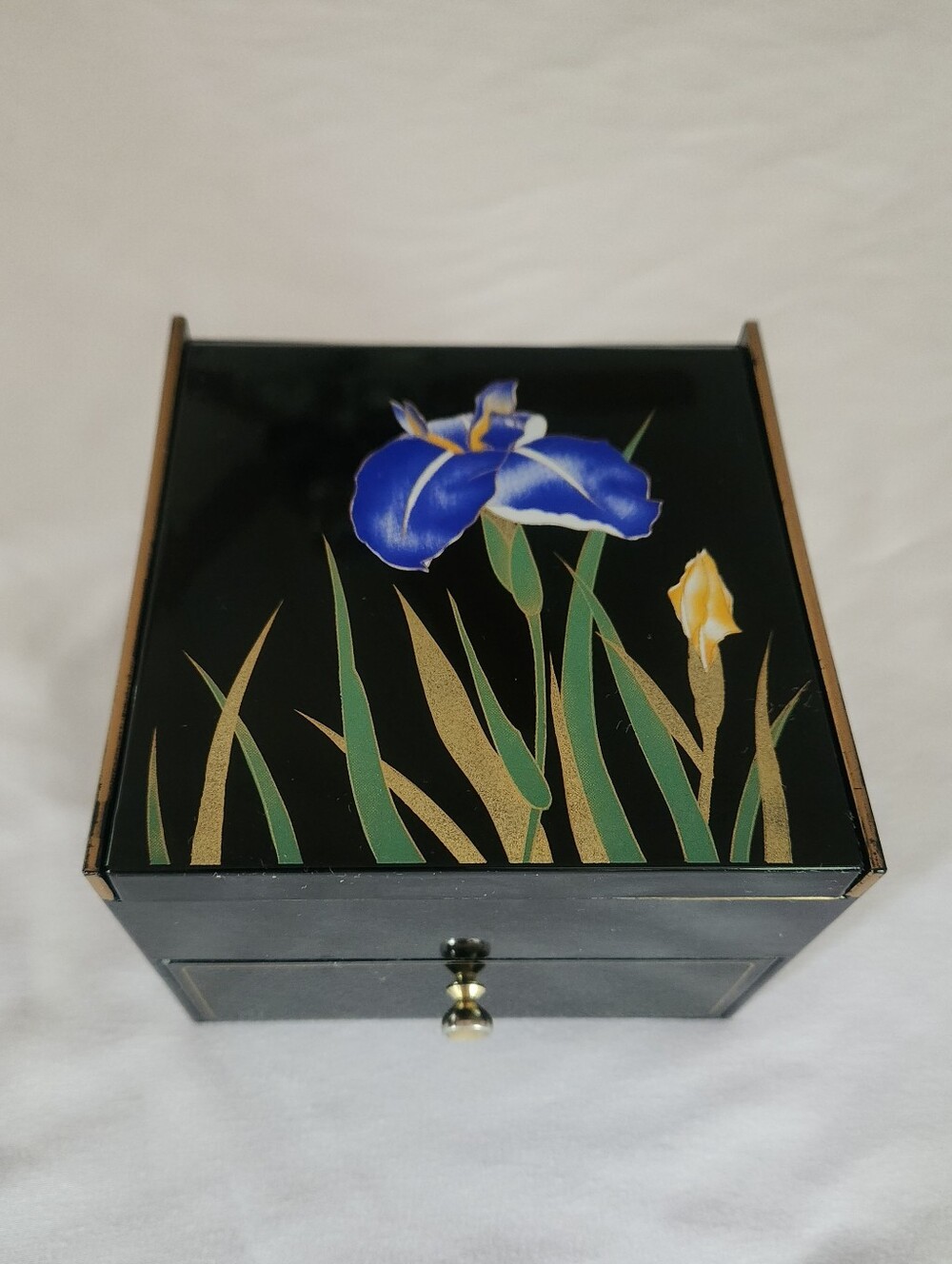 Japanese Black Lacquered Jewelry Box With Iris Detail - Picture 3 of 16